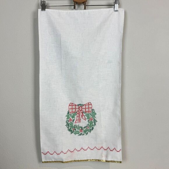 Vintage Handmade Embroidered Wreath Christmas Tea Towel - Picture 1 of 6